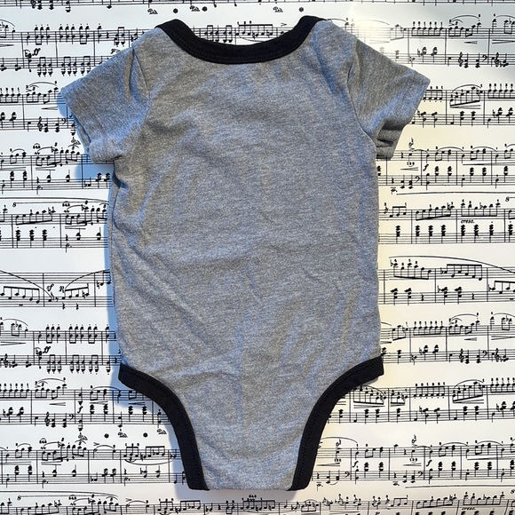 Infant Baby Onesie, 3-6 Months, Gray, Baby Clothing, Like New - Picture 4 of 5